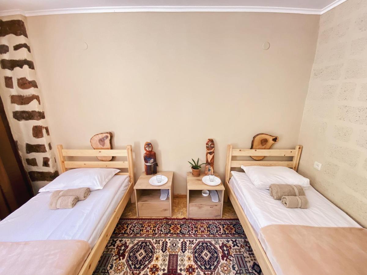 Hovek Guest House Dilidzjan Buitenkant foto