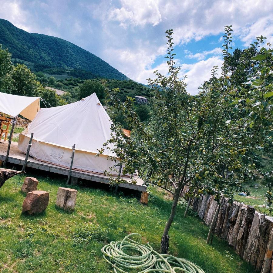 Hovek Guest House Dilidzjan Buitenkant foto