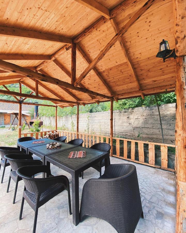Hovek Guest House Dilidzjan Buitenkant foto