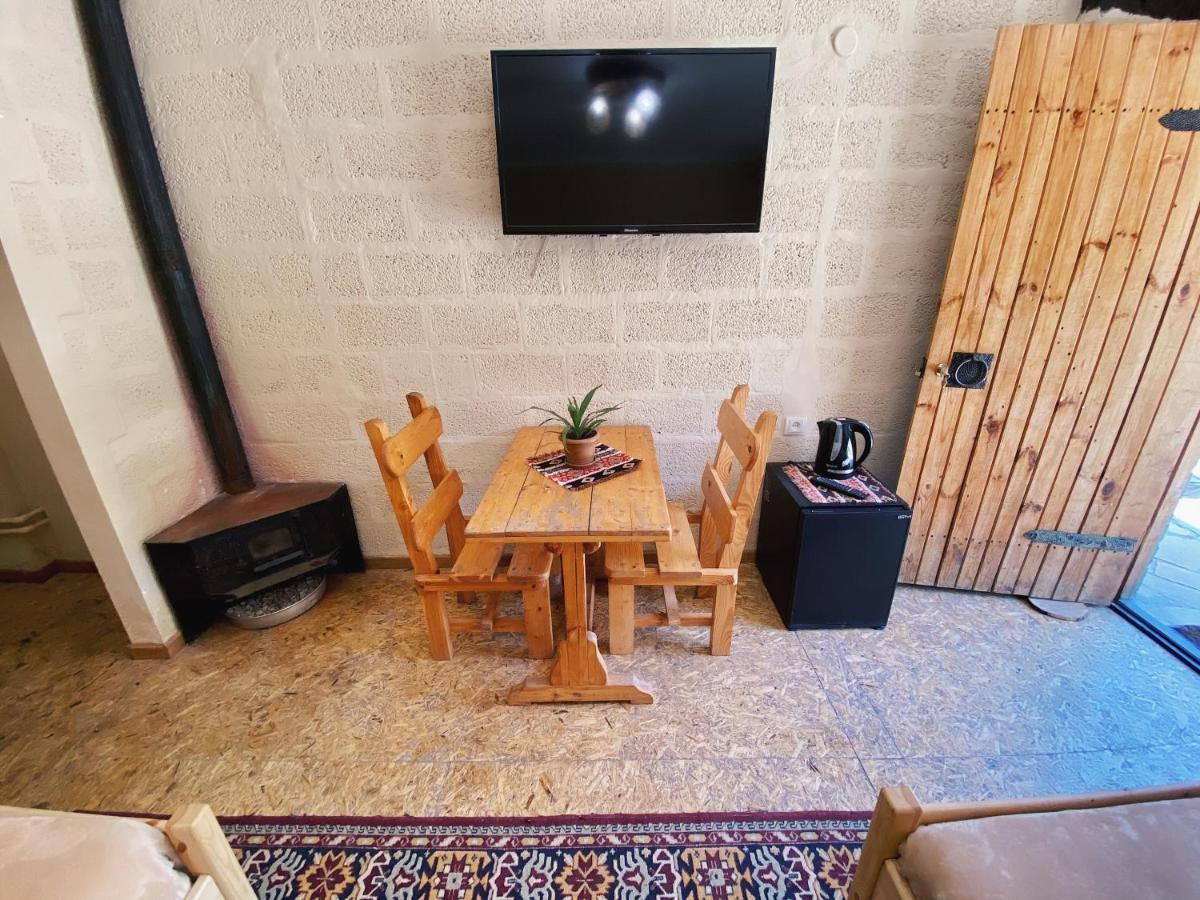 Hovek Guest House Dilidzjan Buitenkant foto