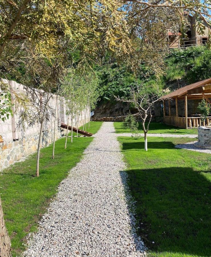 Hovek Guest House Dilidzjan Buitenkant foto