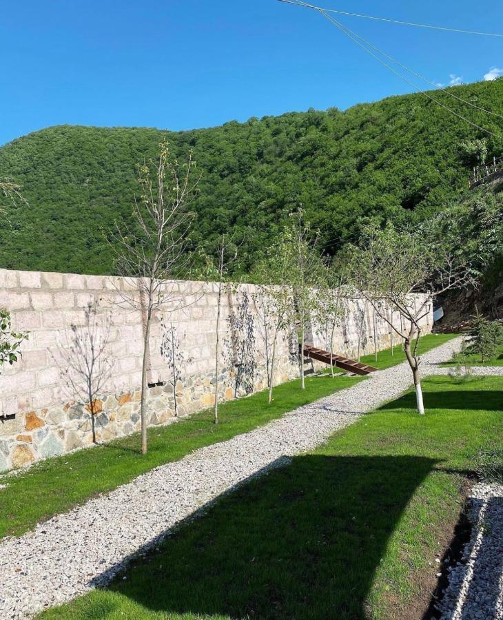 Hovek Guest House Dilidzjan Buitenkant foto