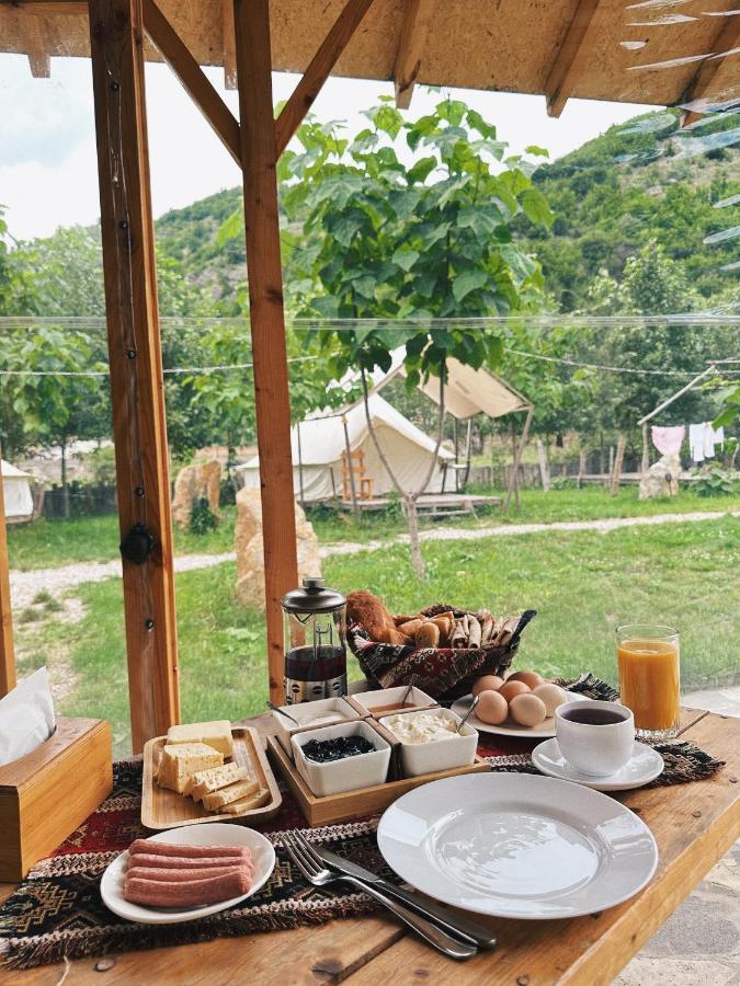 Hovek Guest House Dilidzjan Buitenkant foto
