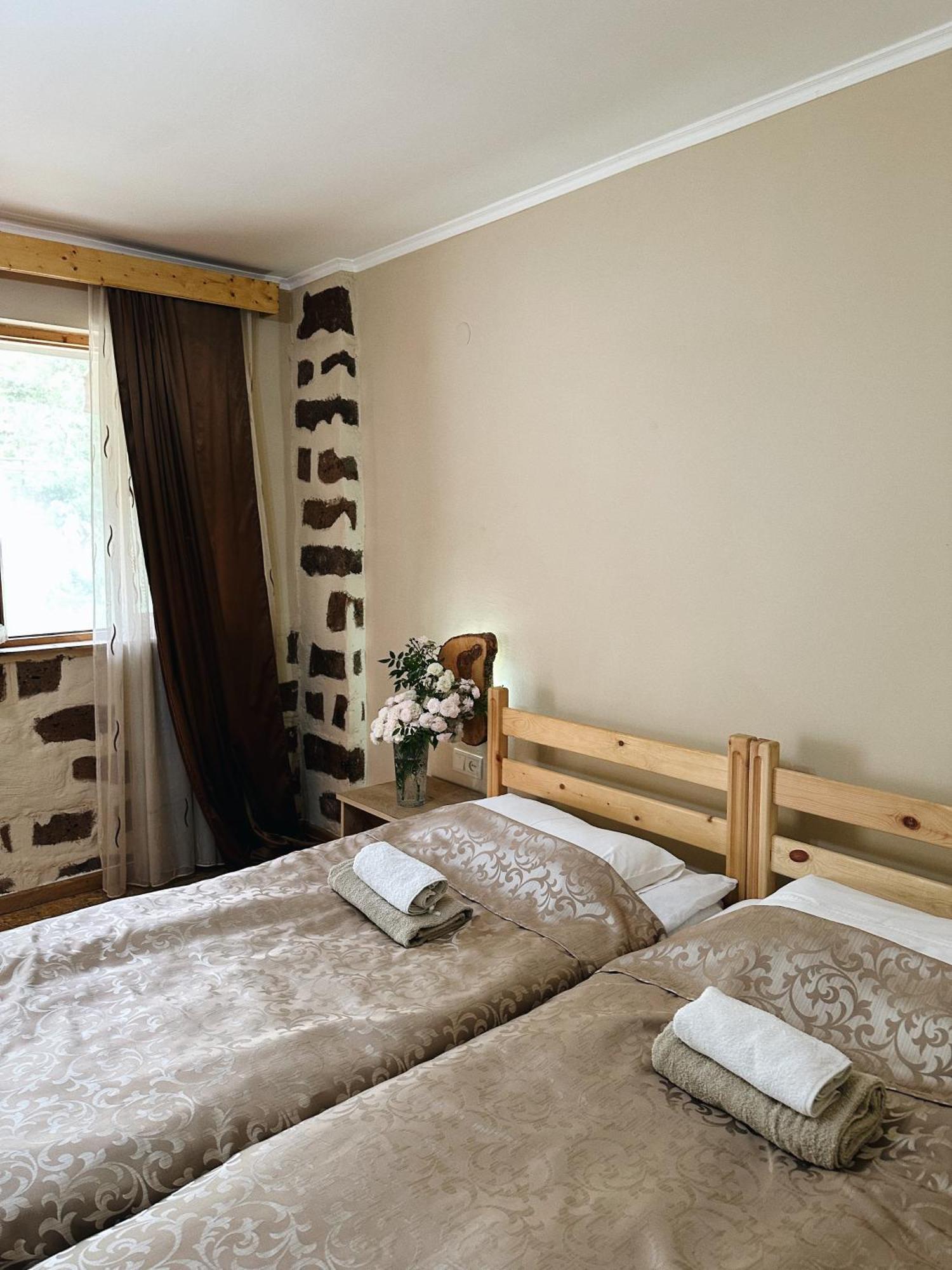 Hovek Guest House Dilidzjan Buitenkant foto