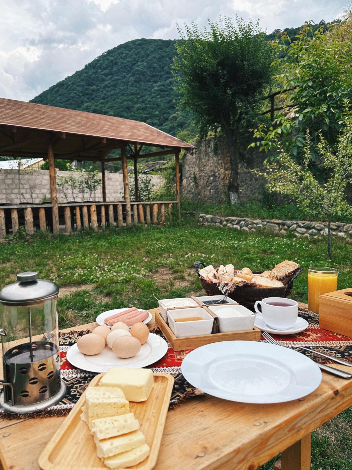 Hovek Guest House Dilidzjan Buitenkant foto