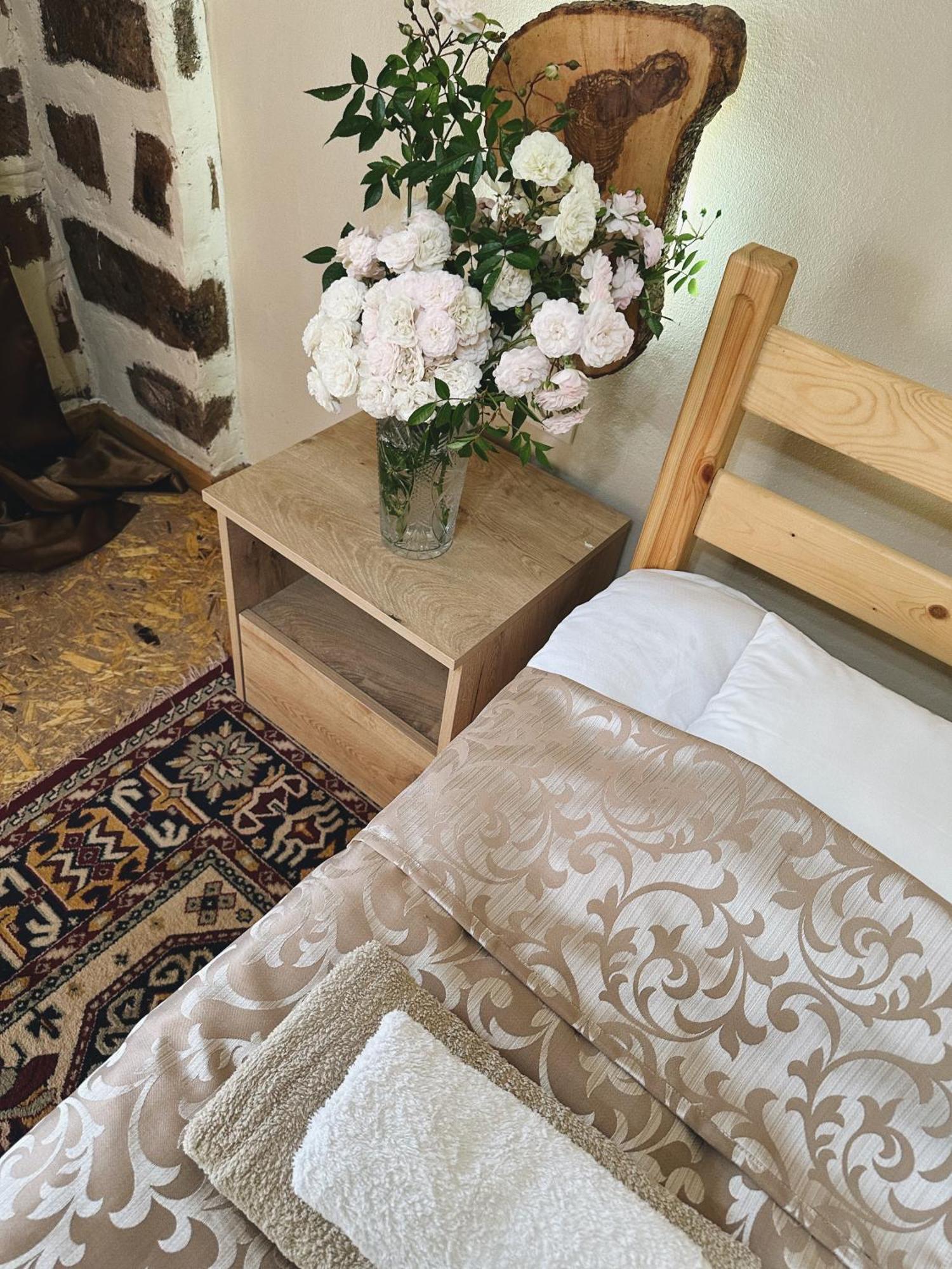 Hovek Guest House Dilidzjan Buitenkant foto