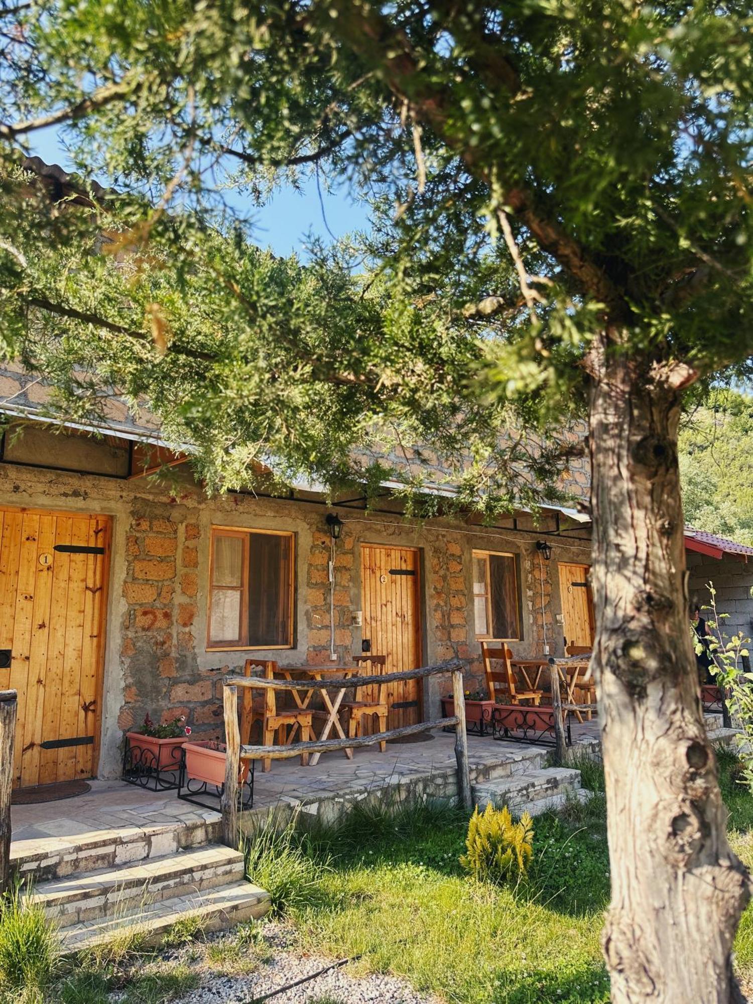 Hovek Guest House Dilidzjan Buitenkant foto
